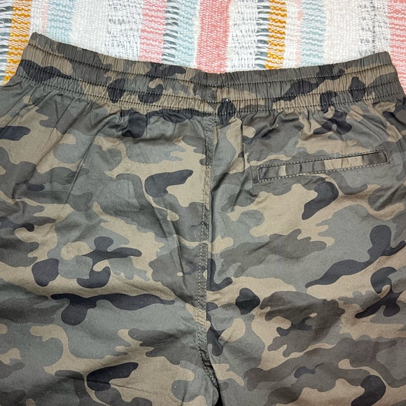 Old Navy Men’s Camo Twill Jogger Shorts — 9-inch inseam - Picture 9 of 11